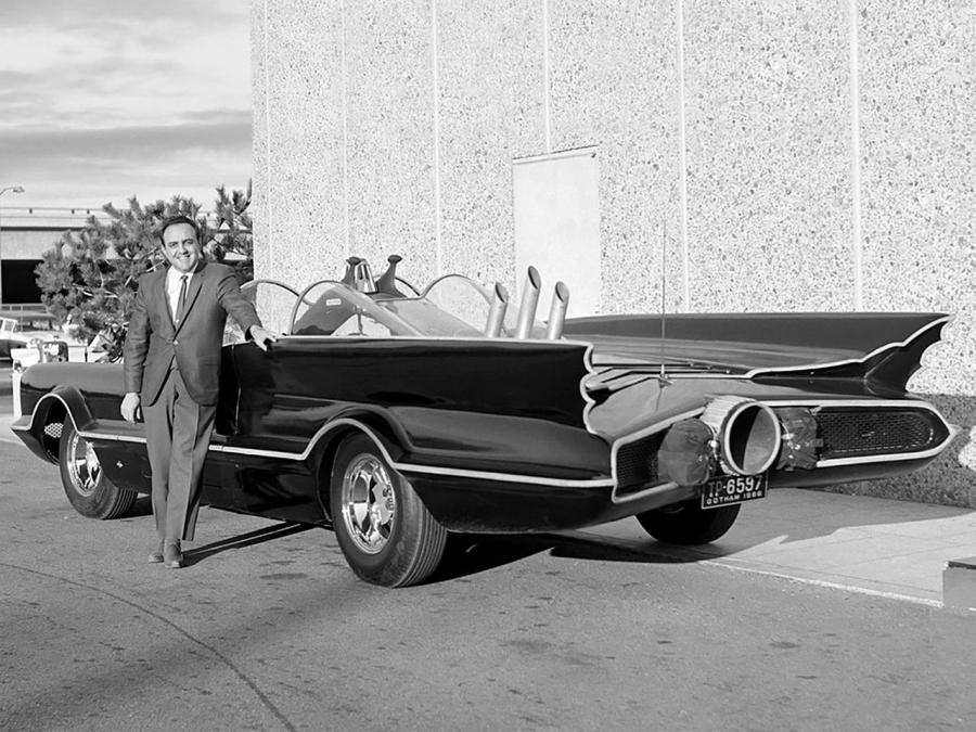  Lincoln Futura Batmobile by Barris Kustom 1966 года  (фото 13 из 19)